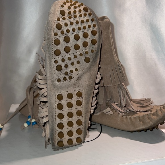 Steve Madden Apachee Natural Suede boots in size 6 - Picture 3 of 3